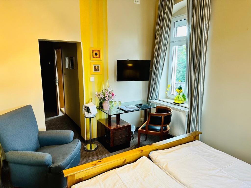 Zu Den Linden - Radebeul Pension Mit Restaurant Zewnętrze zdjęcie